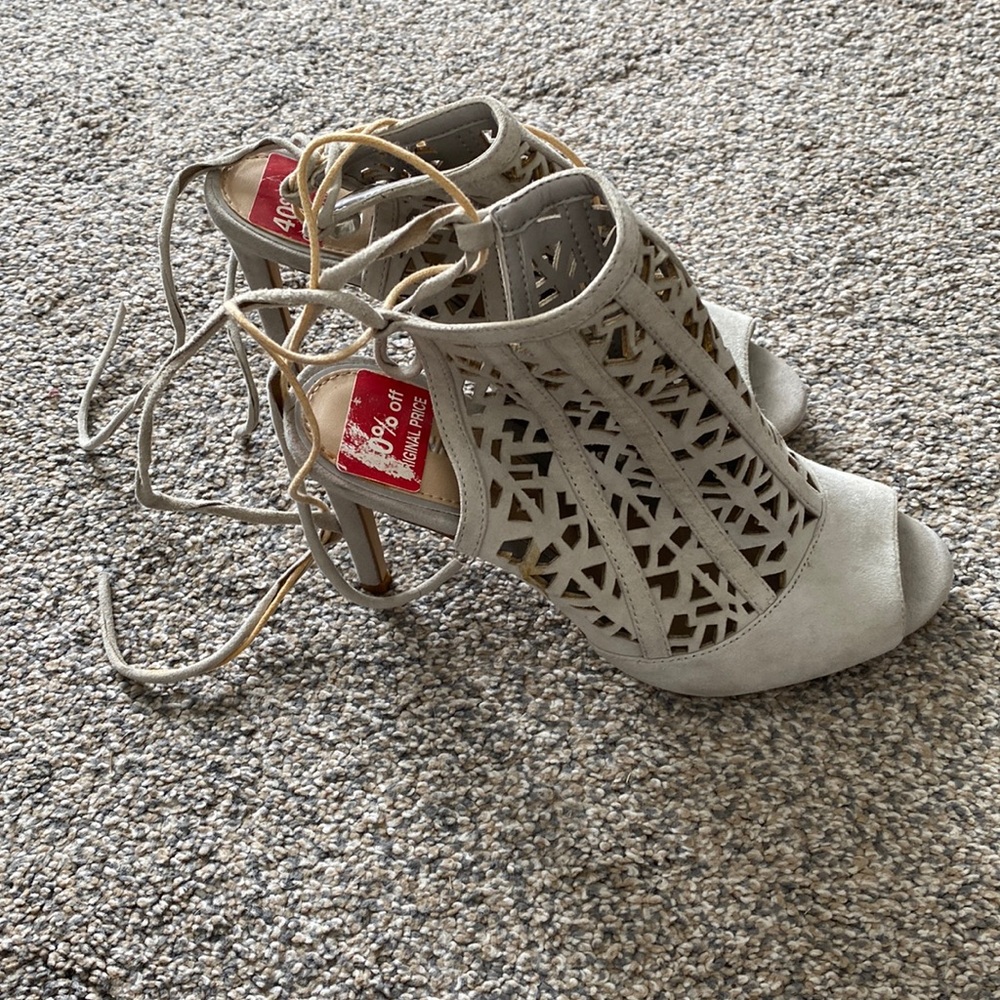 Gianni Bini Tie Heels ❄️ winter sale!